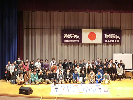 閉会式の後の集合写真です 閉会式の後の集合写真です