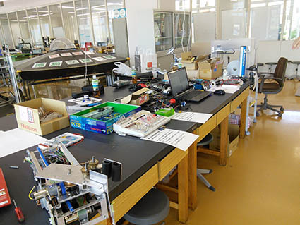 チャレンジラボでのロボットの展示 チャレンジラボでのロボットの展示