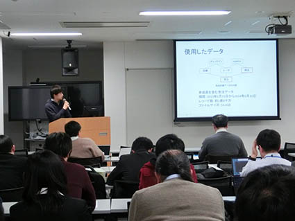 発表を行う電子情報工学科4年の高野君です 発表を行う電子情報工学科4年の高野君です