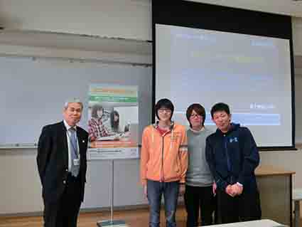 藤村先生と石川君,石本君,加茂君です 藤村先生と石川君,石本君,加茂君です