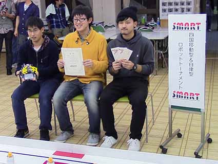 特別賞を受賞した機械創造工学科のチーム 特別賞を受賞した機械創造工学科のチーム