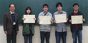 左から 学科長の妹尾先生,石川さん,陶山君,安岡君,中本君です 左から 学科長の妹尾先生,石川さん,陶山君,安岡君,中本君です